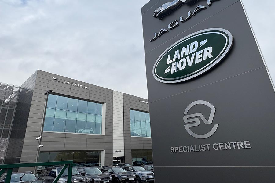 excellent Range Rover auto glass repair and replacement