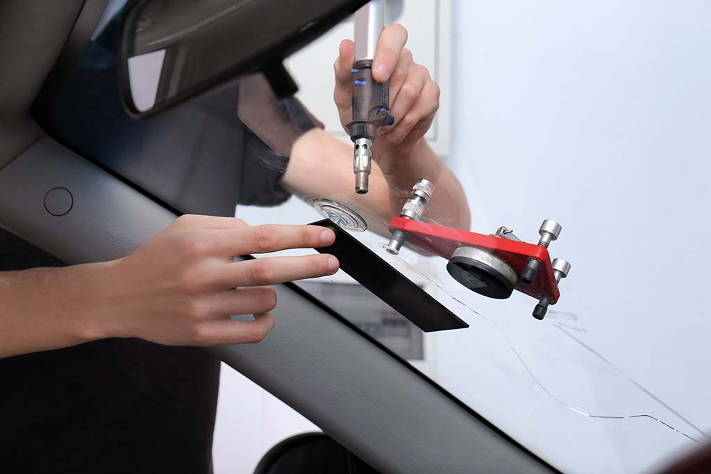 mobile Ford windshield repair in Mississauga